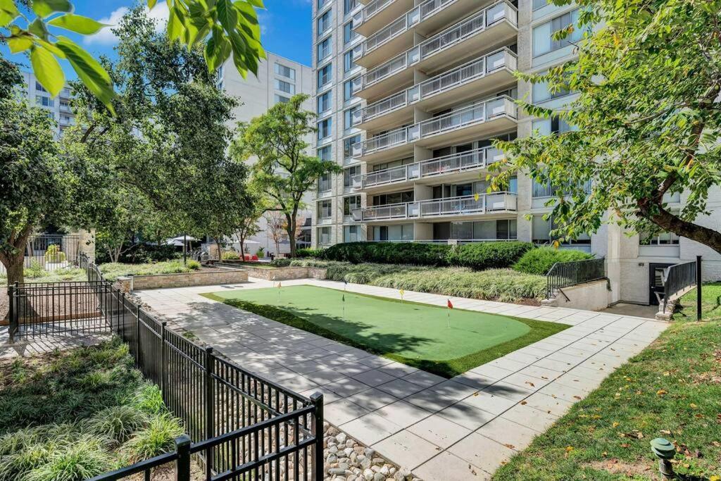 Modern Apartment At Crystal City Arlington Eksteriør bilde